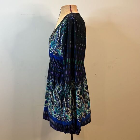 VENUS V-neck Blue & Purple Print Blouse - Size Medium - Picture 9 of 13